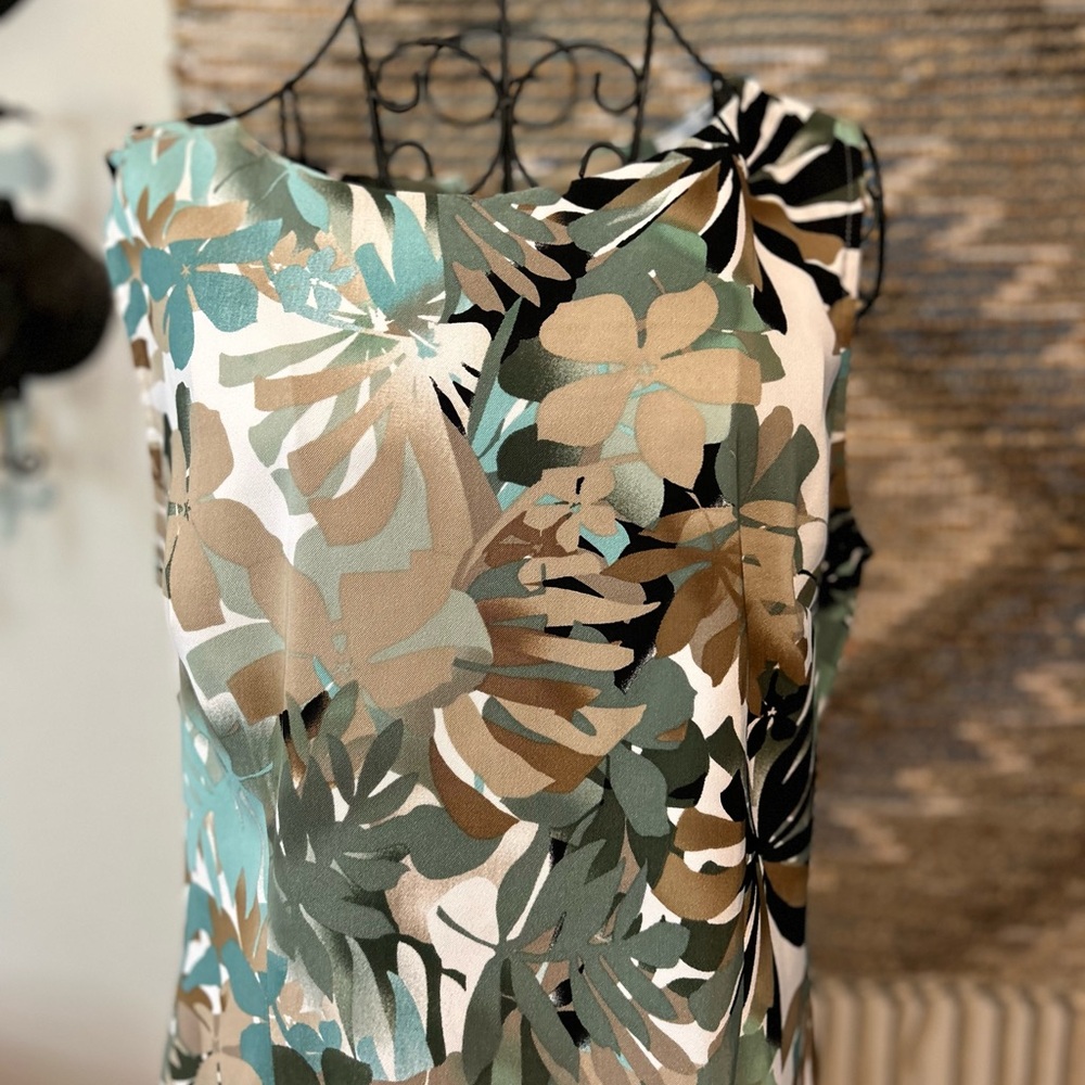 Connected Elegant Tropical Print Midi Dress - Picture 2 of 9